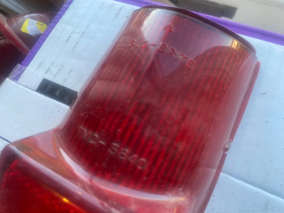 Lente de luz trasera inferior MG MGB 1962 1963 1964 1965 1966 1967 1968 1969 Foto 3 de 4