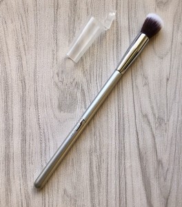 blurring concealer brush
