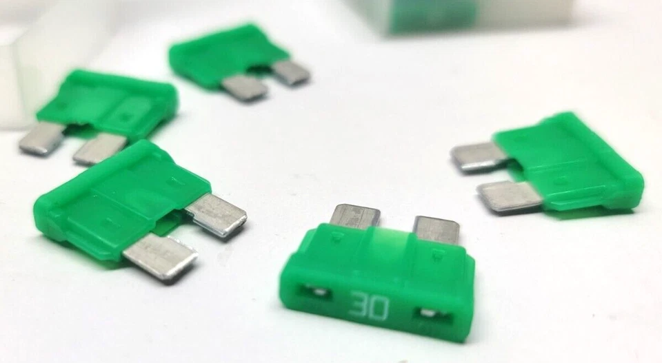 Lot of 25 Fuse-Blade Type Littelfuse ATO30 Blade Fuses 32V 30A - Image 4 of 4