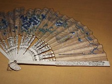 VINTAGE 9" HIGH FLOWERS HAND FAN