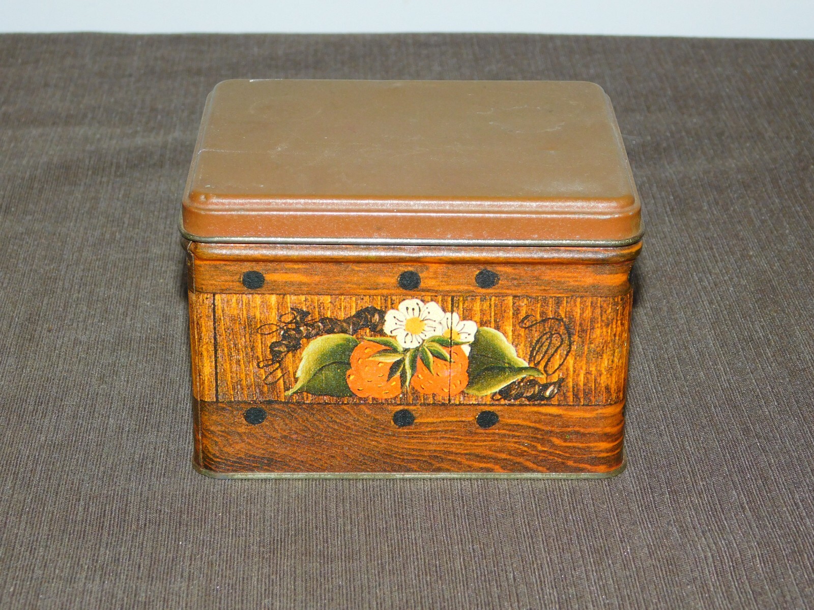 VINTAGE KITCHEN 3 1/4" HIGH  J L CLARK FLOWER TIN *EMPTY*