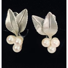 Vintage KREMENTZ Signed Silver-tone Leaves and Cultured Pearls ScrewBack Earring