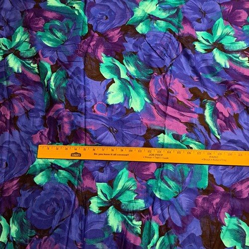 Vntg Large Floral print Woven rayon sewing fabric 4 3/4 yds x 54" wide Tiki - Picture 2 of 3