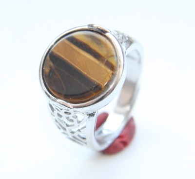 Silberfarbener großer Ornament Ring mit Tigerauge Stein 