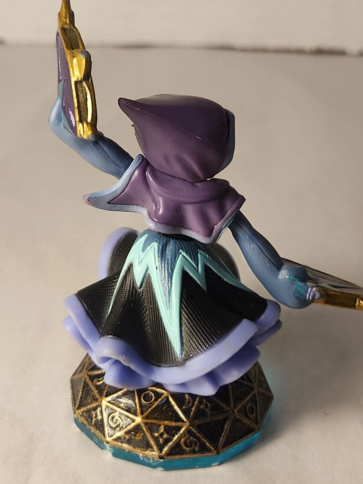 Skylanders: Swap Force: Lightcore STAR STRIKE Loose Figure Blue Base - Image 2 of 3