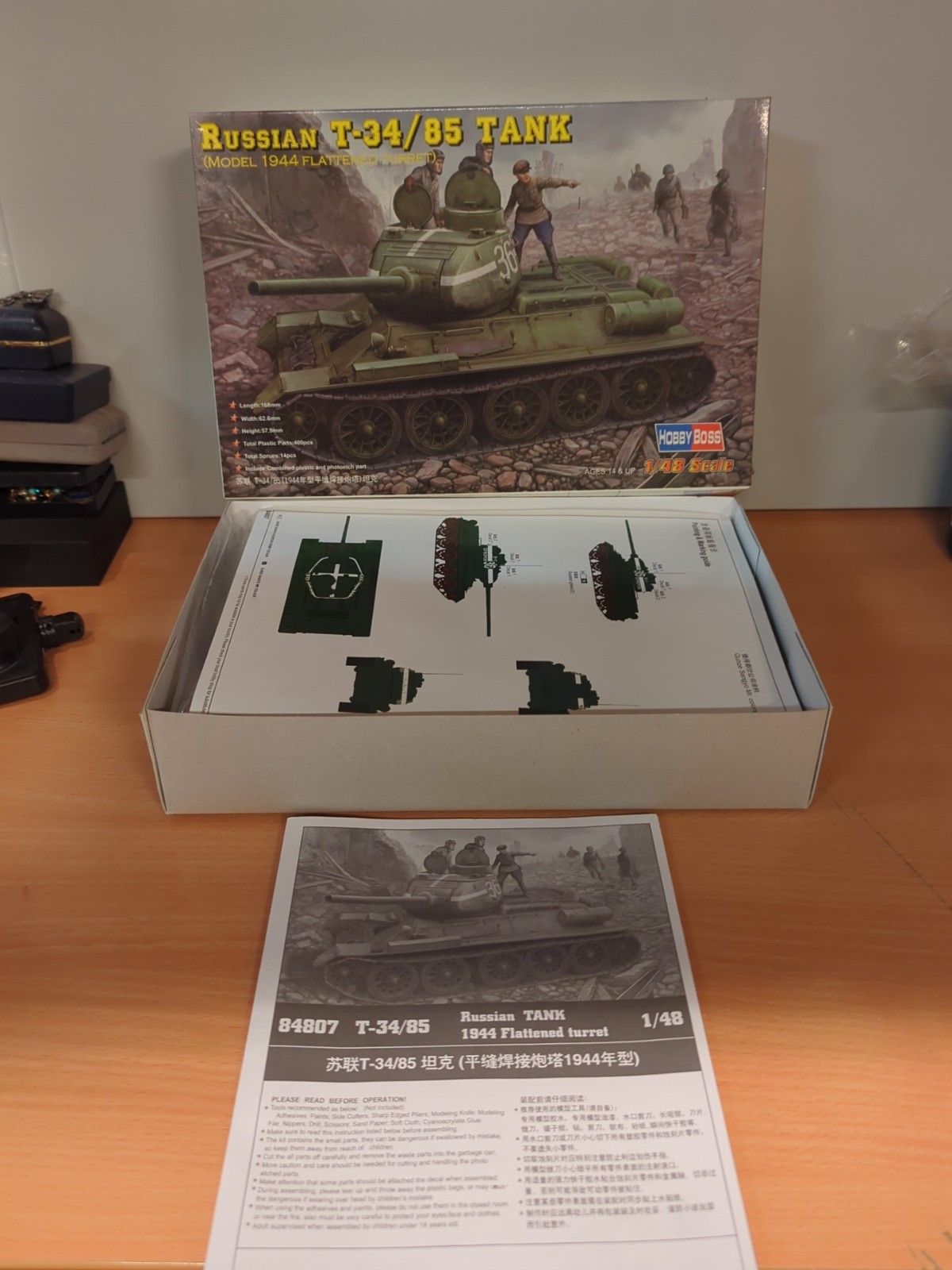 HBB84807 - Hobbyboss 1:48 - Russian T-34 /85 (1944 Flattened Turret)