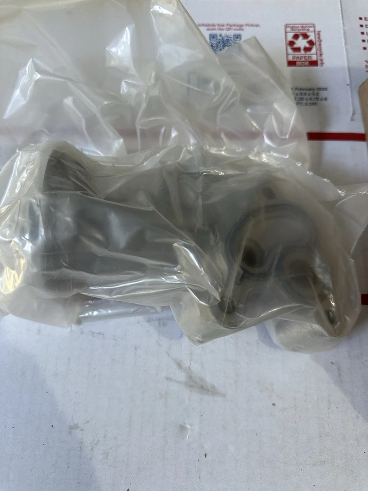 Carcasa de filtro de aceite Ford AT4Z-6881-GA 2009-2020 Edge Explorer Taurus Flex MKS Foto 2 de 4