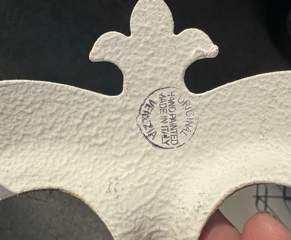 Dos máscaras de mascarada italianas Venezia pintadas a mano de oro blanco hechas en Italia Foto 4 de 4