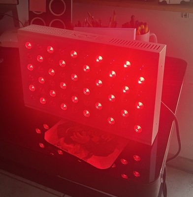 KOZE Red Light Therapy Panel 300W Dual LED Adjustable Stand. New Without Box