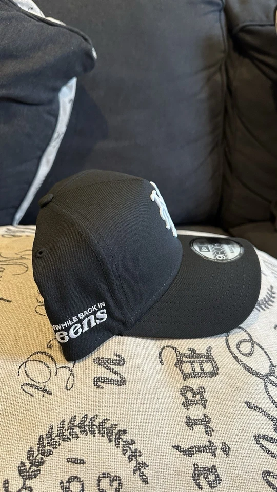 Boné Snapback Preto Enquanto isso Back In Queens MBIQ Mets 9FORTY New Era - Imagem 2 de 3