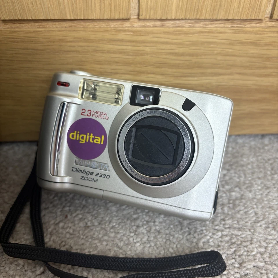 Minolta Dimage 2330 2.3MP Compact Vintage Retro Digital Camera Silver + Card - Image 2 of 4