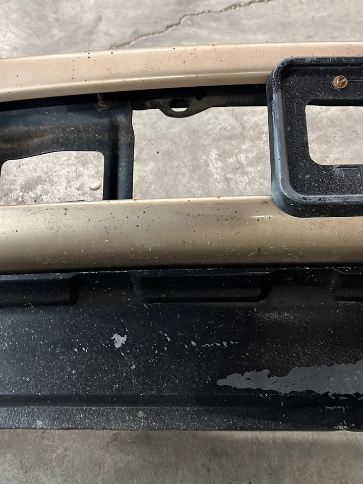 Parachoques delantero para camioneta Ford F-350 serie F 2011 Foto 4 de 4