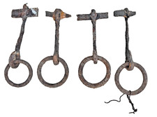 Antichi ganci anelli ferro battuto da muro stalla cavalli vintage rustici