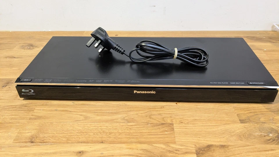 Panasonic DMP-BDT220 3D Blu-Ray, DVD / CD Player & Original Remote and manual - Image 2 of 4