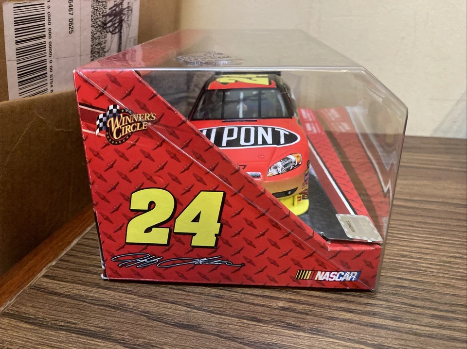 Winners Circle 2009 Nascar 1:24 Scale Diecast Car #24 Jeff Gordon Autographed - Image 4 of 4