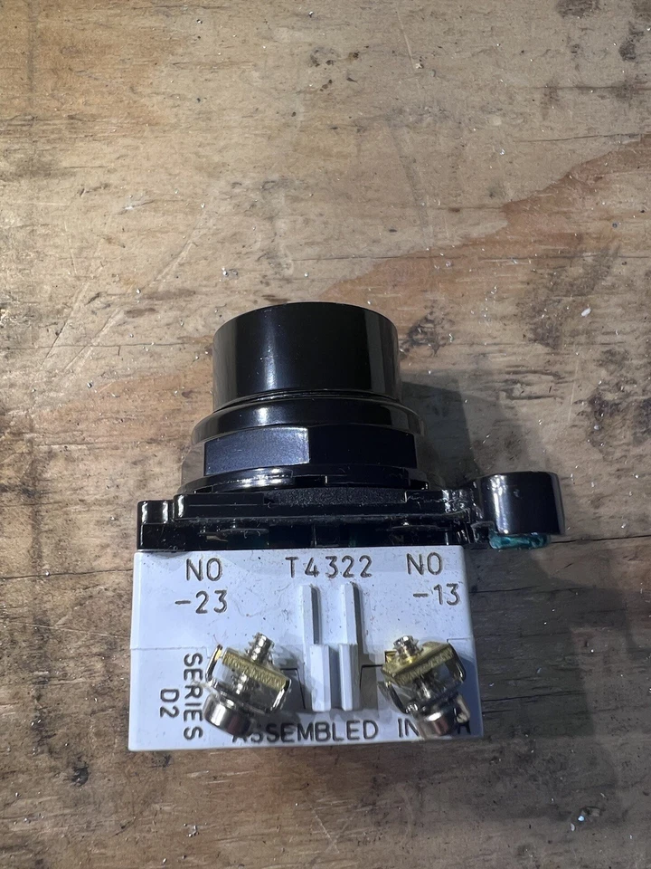 Eaton Cutler-Hammer Non-Illuminated Push Button 30Mm Black - Image 3 of 4