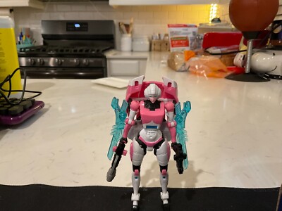 Hasbro Takara Transformers Thrilling 30 Arcee