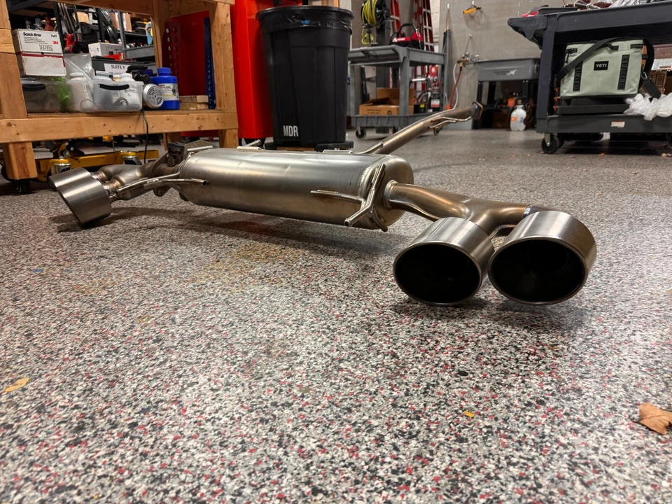 Escape de titanio NISMO edición premium Fujitsubo Nissan GTR de fábrica OEM Foto 3 de 4