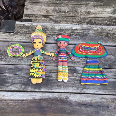 2 Vintage handgefertigte Stoffpuppen Muster Design burmesische & afrikanische Figuren