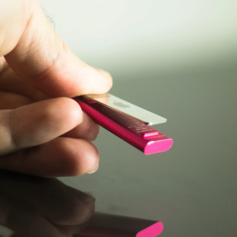 Apple iPod Shuffle 3rd Generation A1271 (2GB) Pink - Image 2 of 4