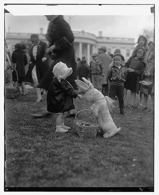 Photo:Easter egg rolling children White House April 1 1929
