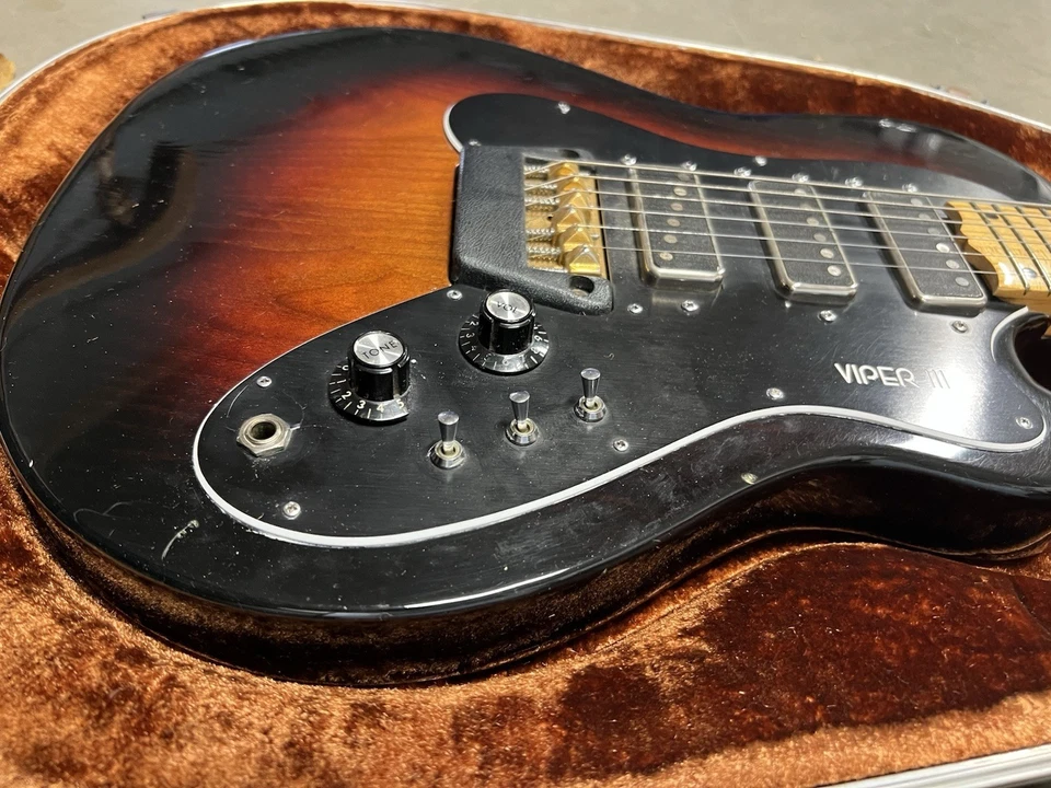 Guitarra elétrica vintage 1970 Ovation Viper III com estojo original - Imagem 3 de 4