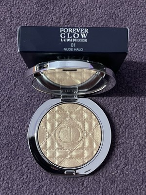 フェイスパウダー CHRISTIAN DIOR FOREVER GLOW LUMINIZER001 Forever Glow Luminizer Highlighter with Hyaluronic Acid | DIOR US