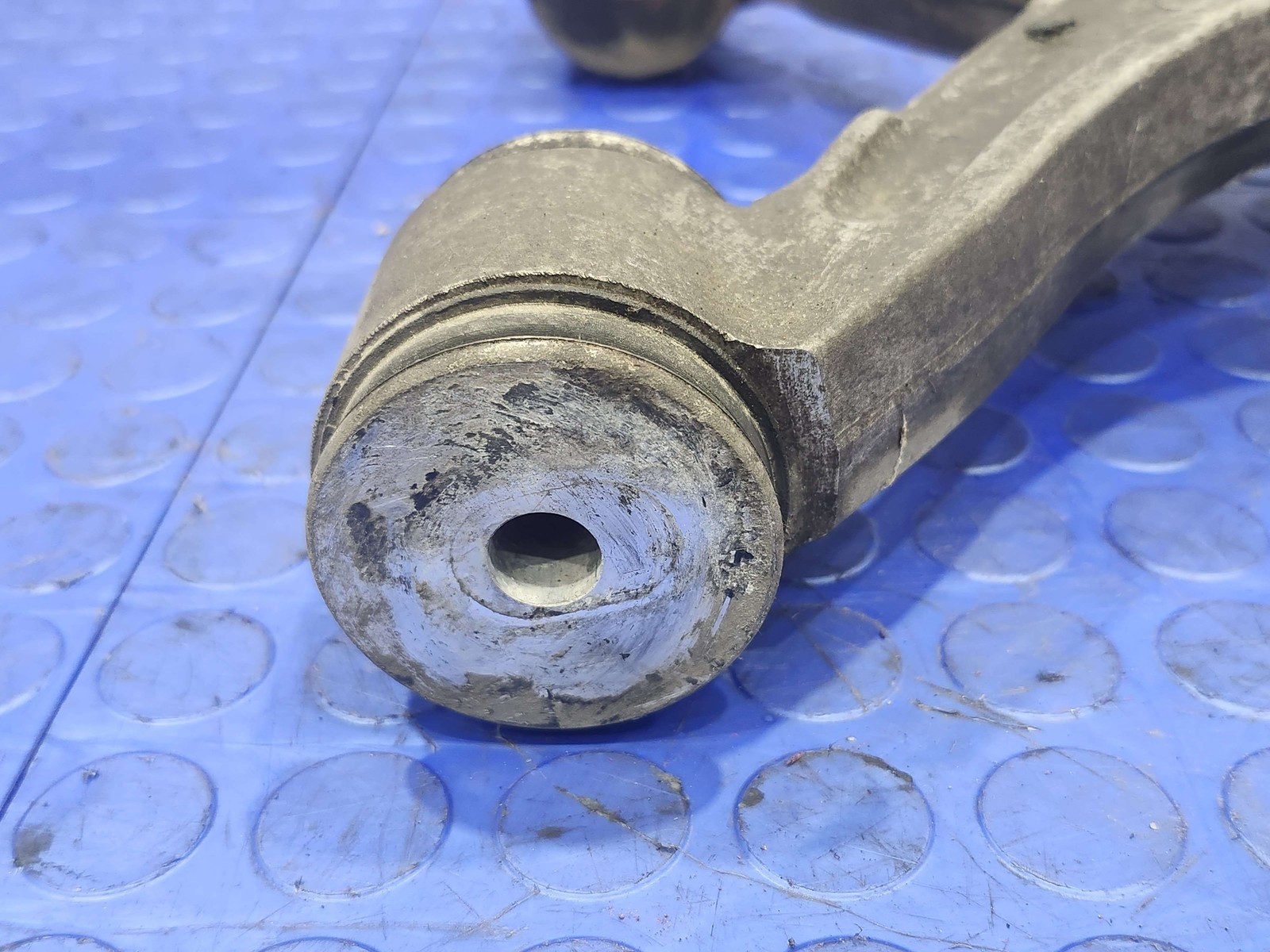08-12 Maserati Quattroporte M139 Front Lower Control Arm Right Passenger Side