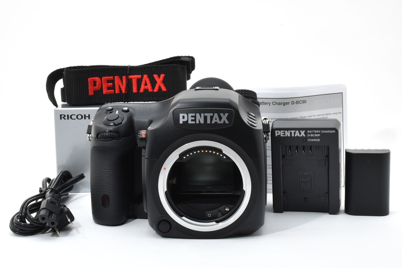 35 Shots ! [Almost Unused w/ Strap] Pentax 645D 40.0MP Digital Camera From JAPAN