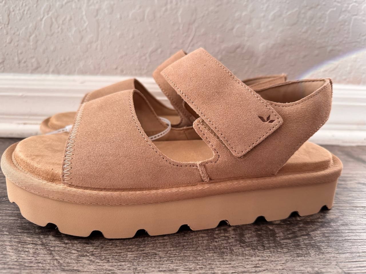Sandals Women’s Koolaburra by UGG Platform Beige Size 9-image