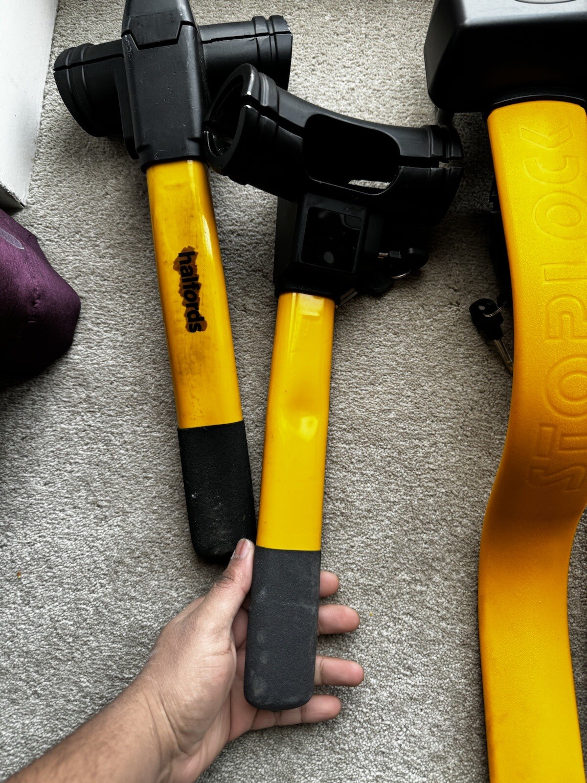 Halfords Universal Steering Wheel Lock for Cars Vans Heavy Duty Antitheft 2 Key eBay