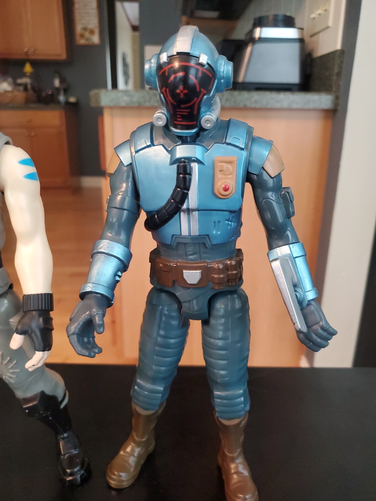 12” Fortnite Victory Series Warpaint/Visitor Figure Toy Figurine 2019 Jazware. - Image 3