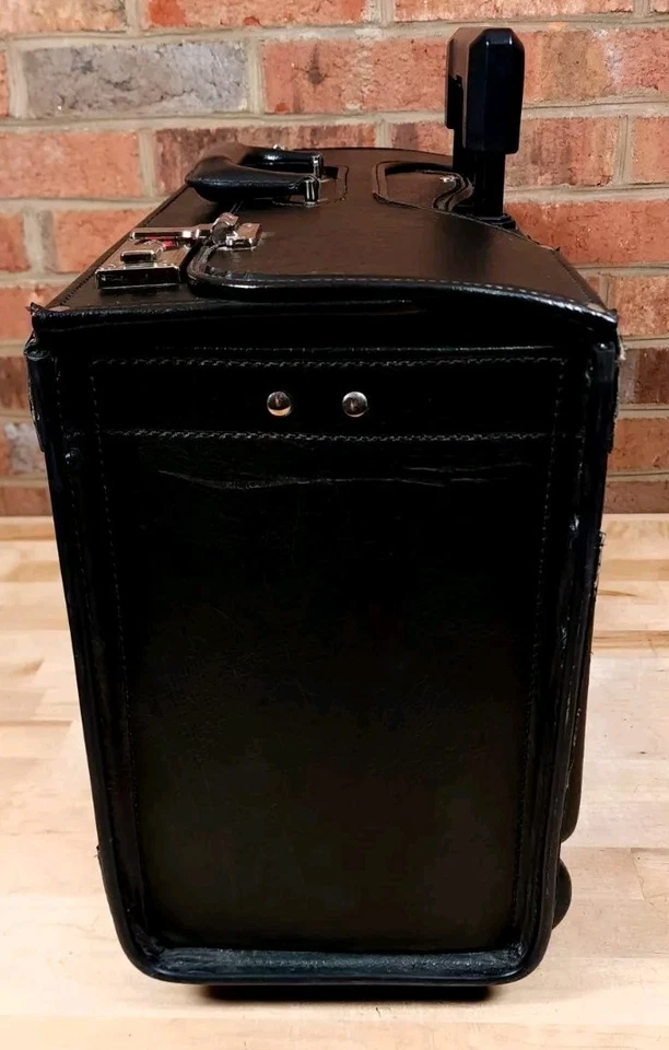 Pasta de couro com rodas Korchmar preta 21 polegadas - Imagem 4 de 4