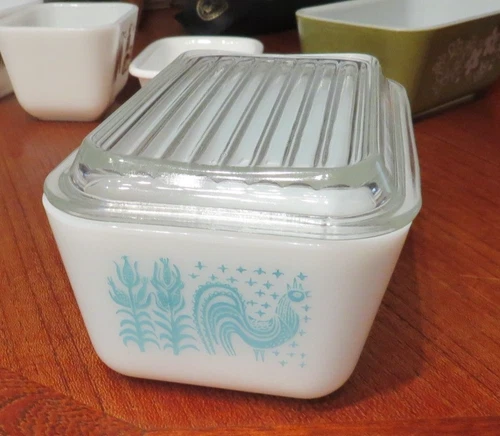 Pyrex Amish Butter Print Refrigerator Dish w/lid Turquoise Blue 1 1/2 Pt.