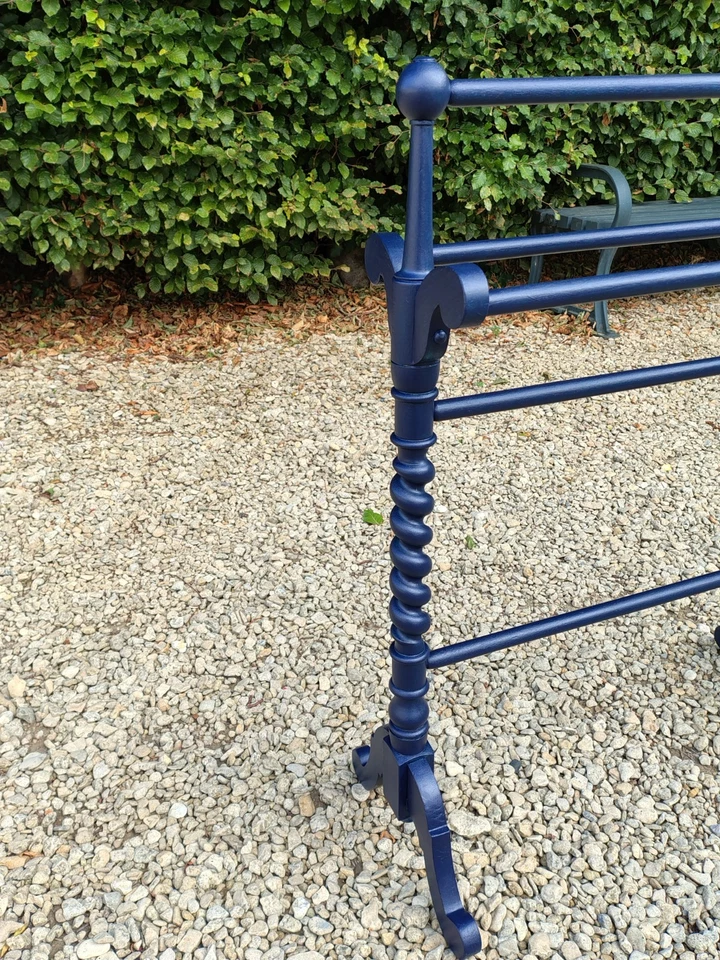 ROPA DE PINO PINTADA RÚSTICA VICTORIANA CABALLO/SOPORTE/AIREADOR Foto 2 de 4