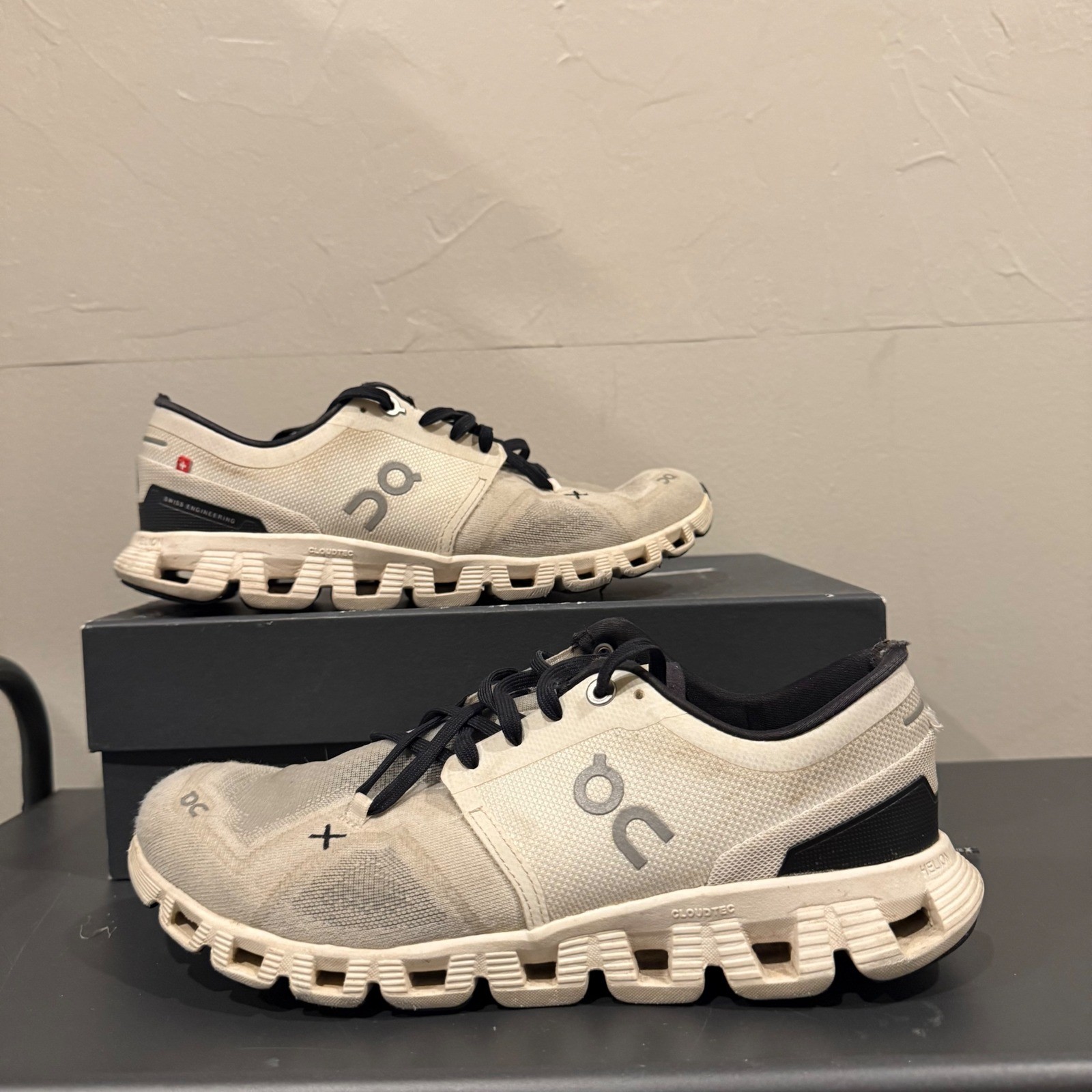 On Cloud X Womens Running Shoes White Black 60.98697 Size 8.5