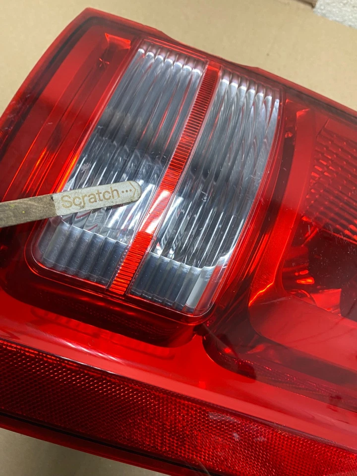 Lanterna traseira lateral esquerda Dodge Grand Caravan 2008 a 2010 fabricante de equipamento original U0874 DW - Imagem 4 de 4