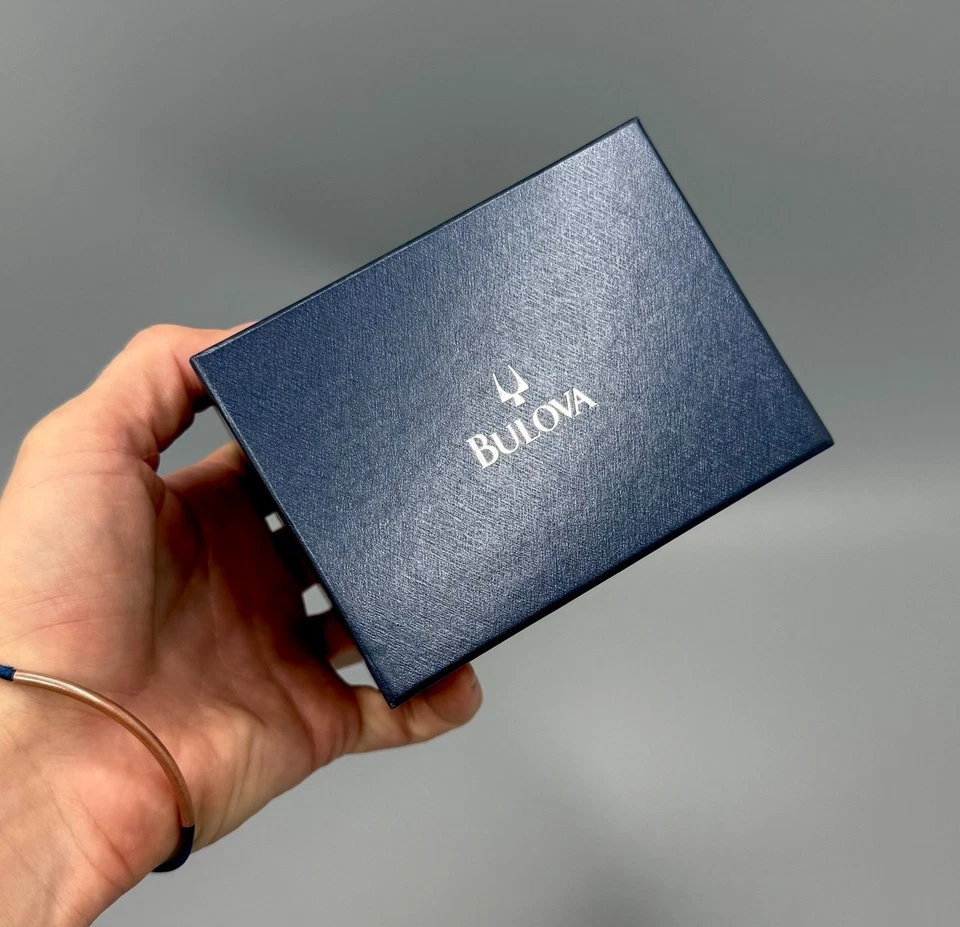 ✅ NUEVO RELOJ BULOVA VACÍO PRESENTACIÓN EXHIBICIÓN CAJA DE ALMACENAMIENTO CON FOLLETO Foto 2 de 4