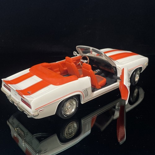 1/18 SCALE ERTL 1969 CAMARO SS396 INDY 500 PACE CAR WHITE CONVERTIBLE DIECAST - Picture 7 of 14