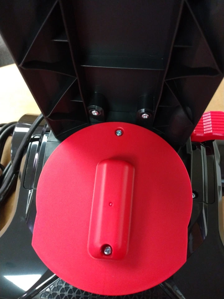 Eureka Airspeed Compact Bagless Upright Vacuum NEU102 - Image 3 of 4