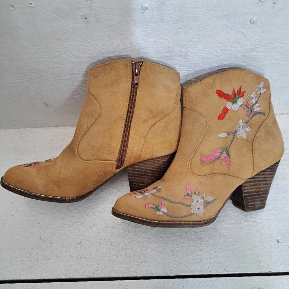 Botas Diba Western. Botas tostadas con cremallera lateral al tobillo con patrón de flores para mujer talla 7,5 M Foto 4 de 4