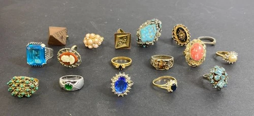 Costume Jewelry Rings Womens Mens Vintage Sized And Adjustable Lot of 17 Read