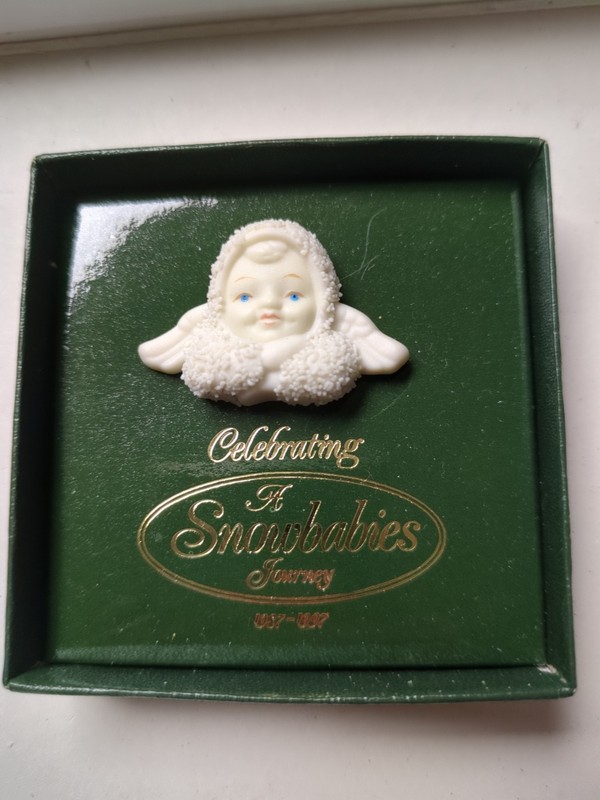Dept. 56 Celebrating Snowbabies Journey 1987-1997 Pin #68849 Very Rare 