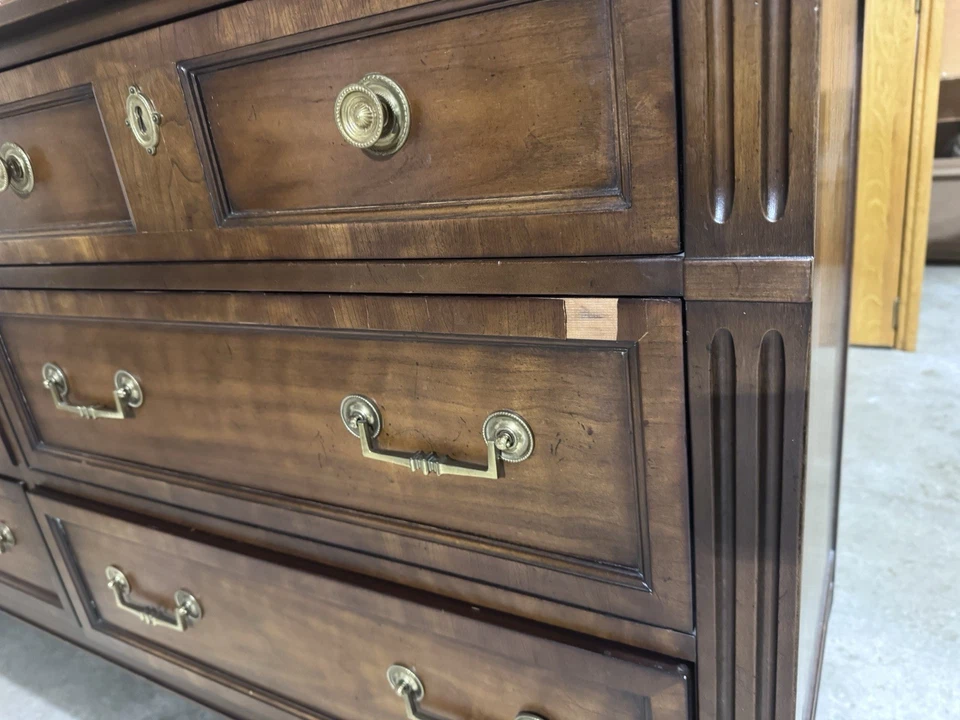 Cómoda Kindel con doble espejo Foto 3 de 4