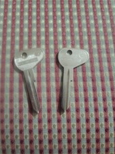 2 Nos Vintage Volkswagen Vw Car Key Blank V28m V81w Esp Uncut Usa