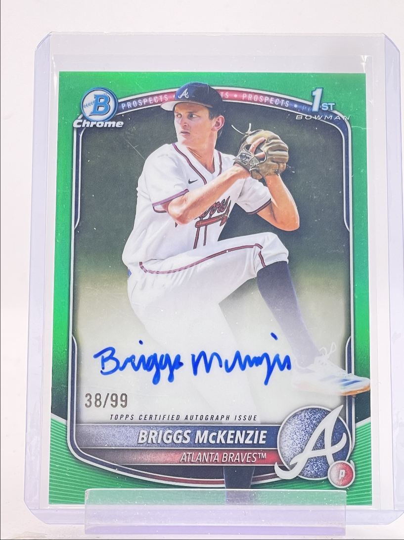 BRIGGS MCKENZIE 2025 BOWMAN CHROME DRAFT 1ST GREEN REFRACTOR AUTO /99 Q0198
