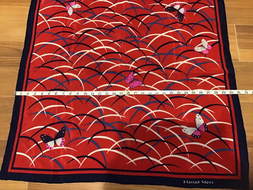 2002 Red Blue Butterflies signed Hanae Mori Made in Japan 100% Silk Scarf 31" - Picture 3 of 7