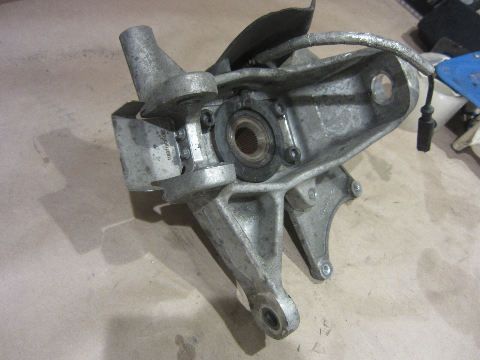 McLaren 570S - RH Rear Hub Holder With Hub - PN 11B0094CP