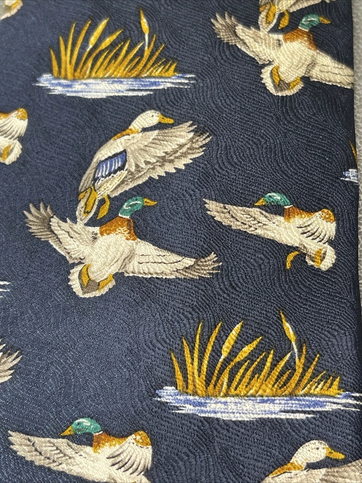"Corbata Field & Stream pato mallardo estampado azul marino para hombre corbata de seda 56,5""" Foto 3 de 4