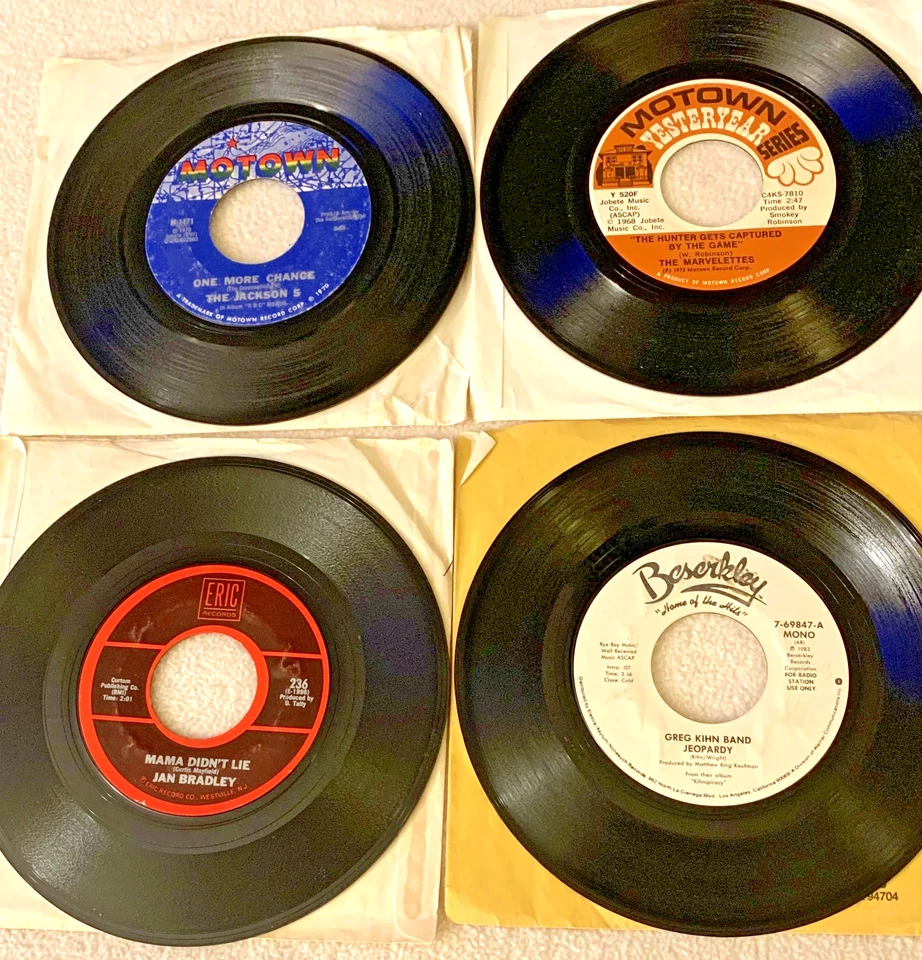 25 forty-five rpm records Top Names some original jackets all for one price Foto 3 de 4